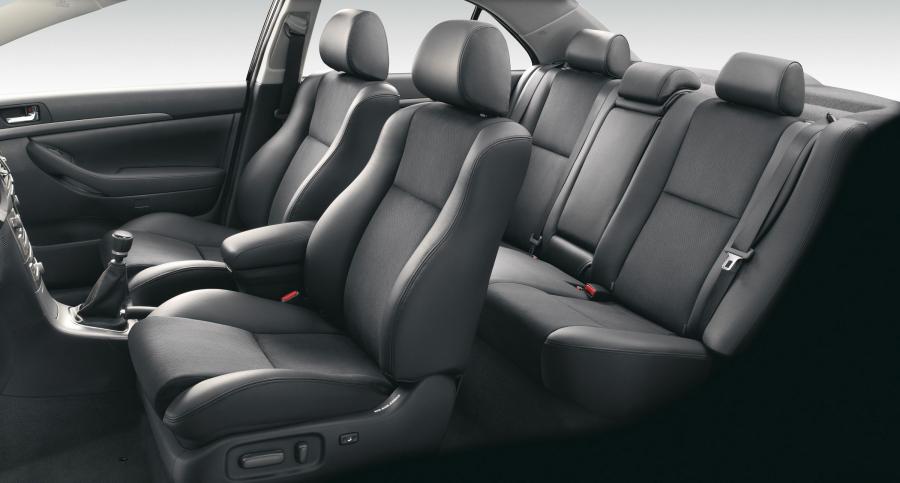  Toyota Avensis Sedan 2006 года  (фото 59 из 113)